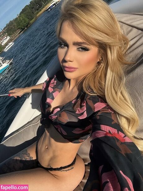 Debora Julia