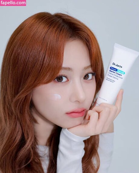 Huh Yunjin 