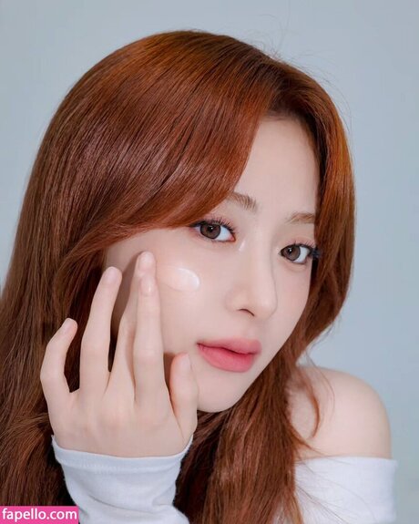 Huh Yunjin 