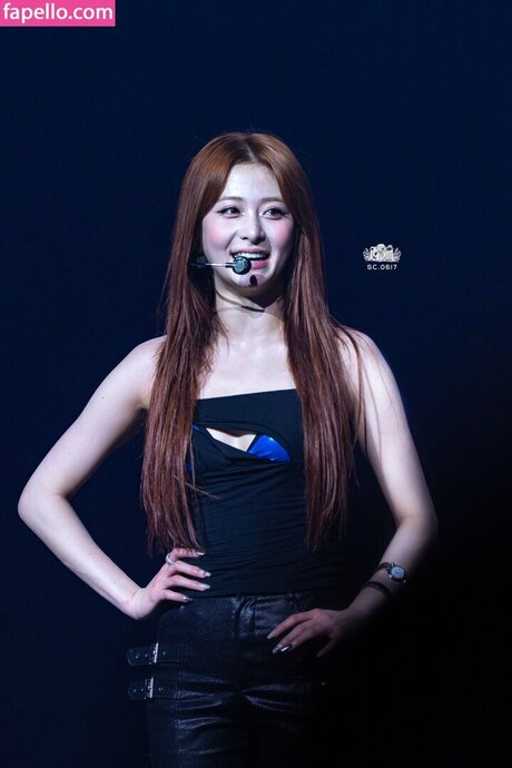 Huh Yunjin 