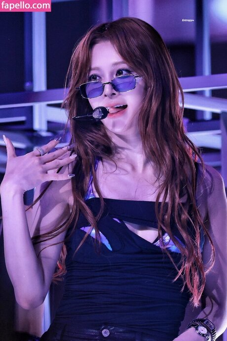 Huh Yunjin 허윤진
