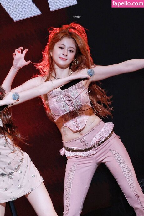 Huh Yunjin 허윤진