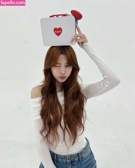 Huh Yunjin 