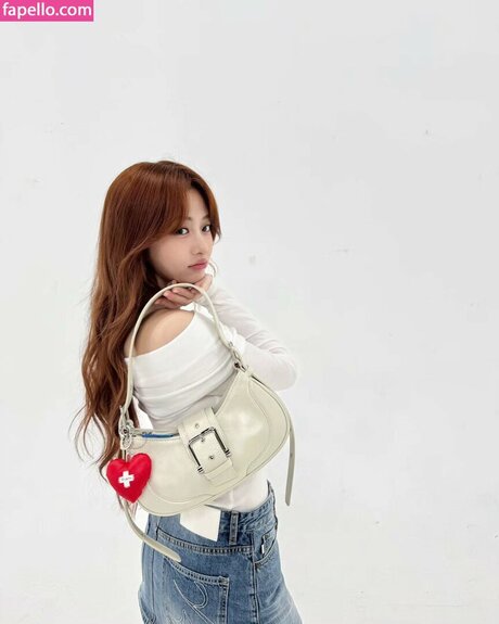 Huh Yunjin 