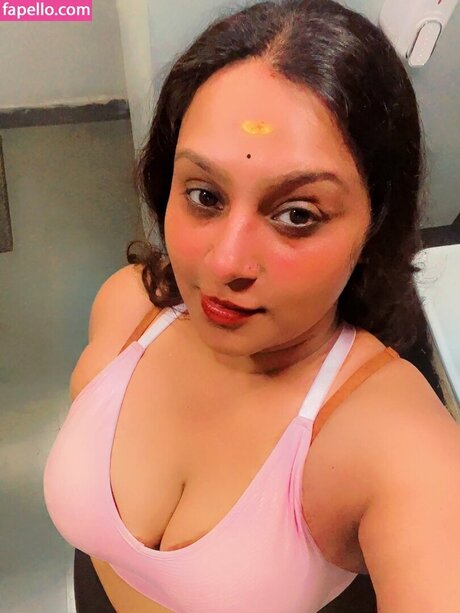 Foto desnuda filtrada de OnlyFans de Anupamaswathi