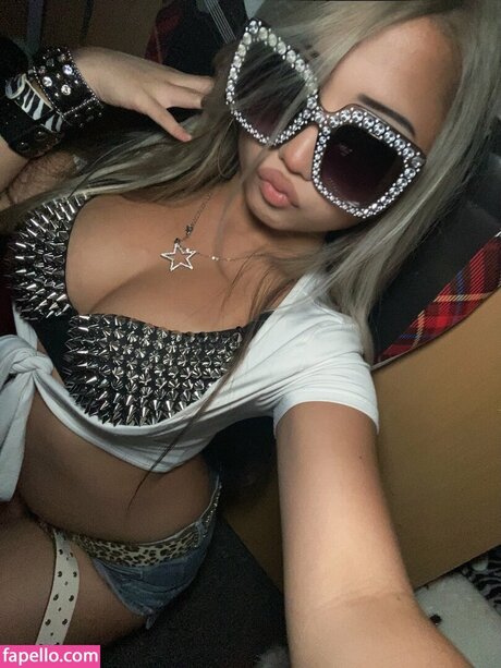 Foto desnuda filtrada de OnlyFans de Miley Vang