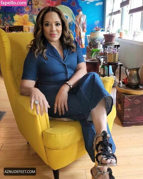 Luna Lauren Velez