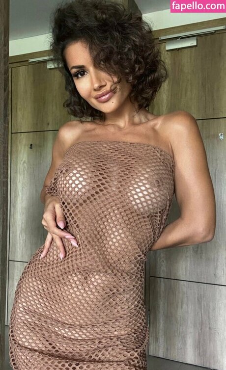 Curly Amelia