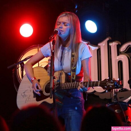 Zoe Clarke