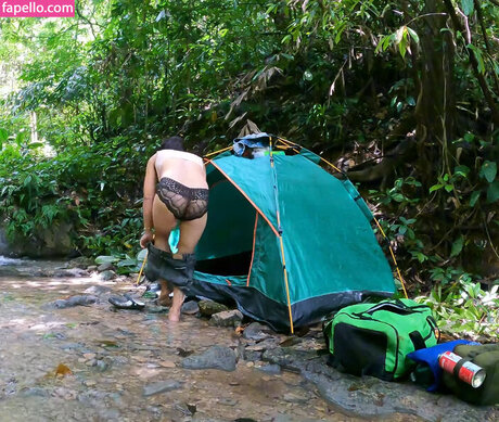 Foto desnuda filtrada de OnlyFans de Ey Solo Camping