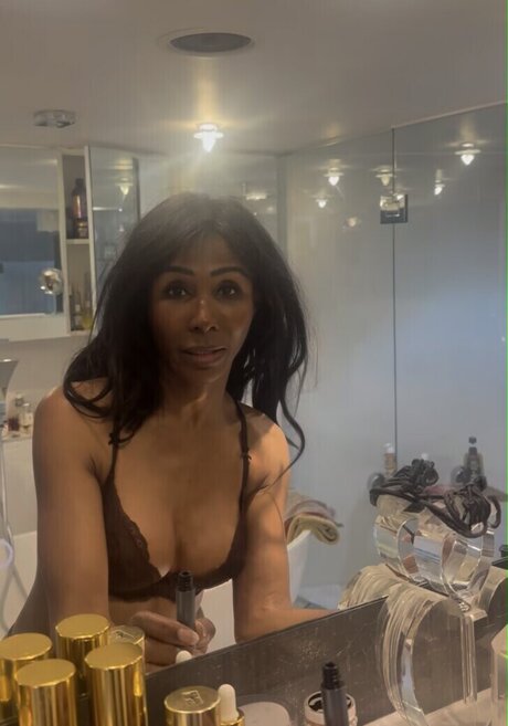 Foto desnuda filtrada de OnlyFans de Sinitta