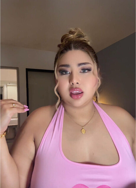 Foto desnuda filtrada de OnlyFans de Hanadik