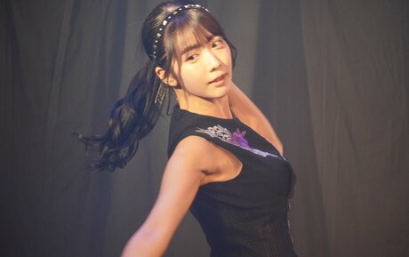 Amau Kisumi 天羽希純