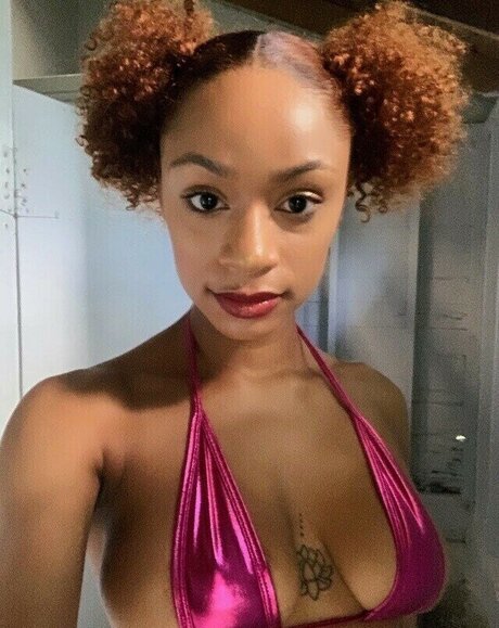 Foto desnuda filtrada de OnlyFans de Tpnaomi