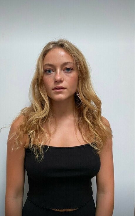 Foto desnuda filtrada de OnlyFans de Amelia Larsen