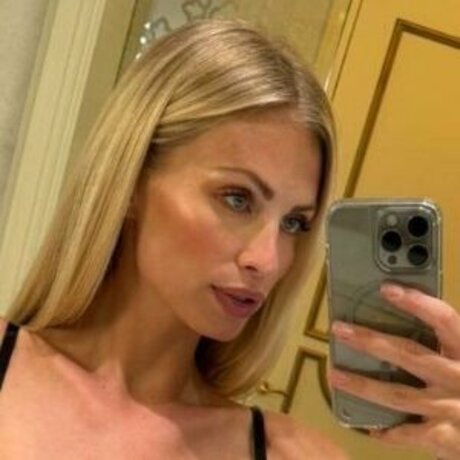 Foto desnuda filtrada de OnlyFans de Anet Mlakova