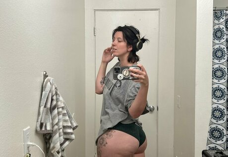Foto desnuda filtrada de OnlyFans de Sunny Sunrays
