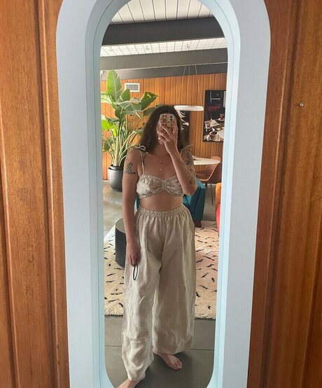 Foto desnuda filtrada de OnlyFans de Katie Crutchfield