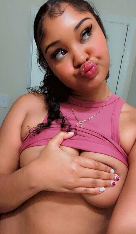 Foto desnuda filtrada de OnlyFans de Squeak Girl