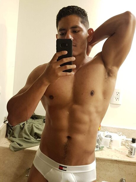 Foto desnuda filtrada de OnlyFans de Leonardo
