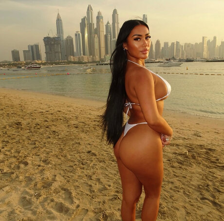 Ava 32dd