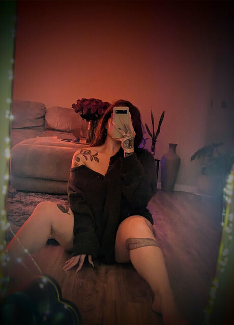Foto desnuda filtrada de OnlyFans de Red