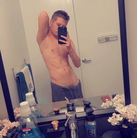 Foto desnuda filtrada de OnlyFans de Austin Sterling 