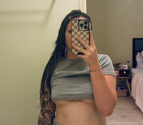 Foto desnuda filtrada de OnlyFans de Sauverr