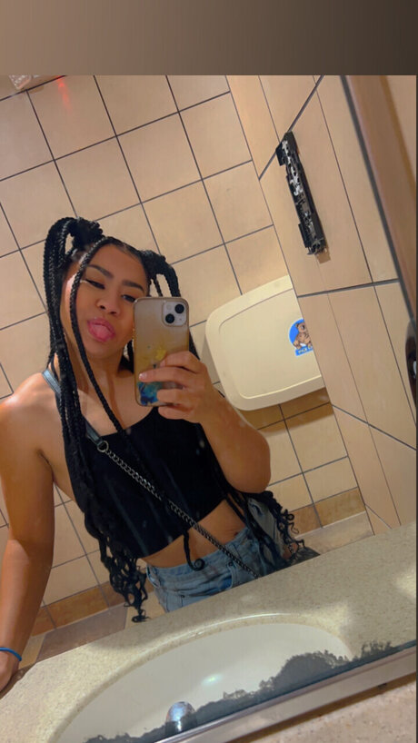 Foto desnuda filtrada de OnlyFans de Shaundababyy