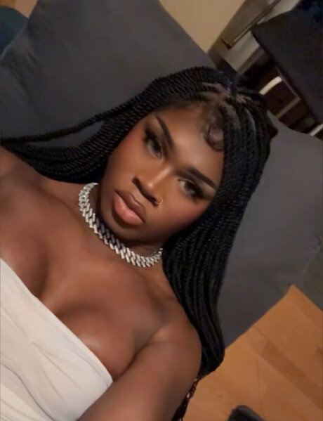 Foto desnuda filtrada de OnlyFans de Your Tranny Bae