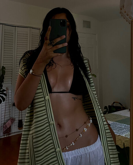 Foto desnuda filtrada de OnlyFans de Santana