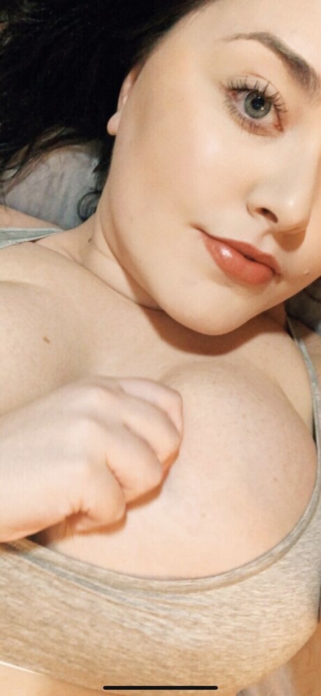 Foto desnuda filtrada de OnlyFans de Curvy Cutie
