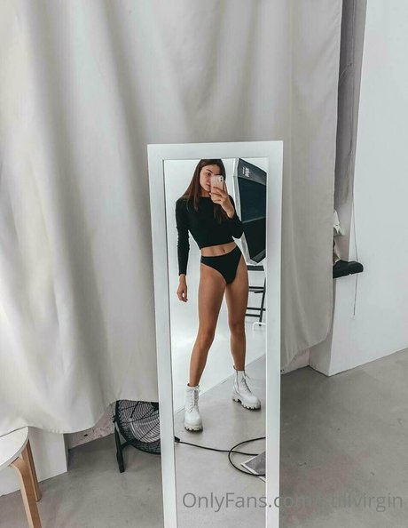 Foto desnuda filtrada de OnlyFans de Stillvirgin