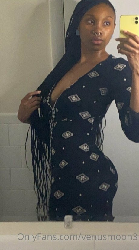 Foto desnuda filtrada de OnlyFans de Venusmoon3
