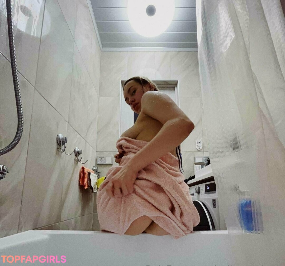 Foto desnuda filtrada de OnlyFans de Vallerysakura #88 Foto desnuda filtrada de OnlyFans de Vallerysakura #88