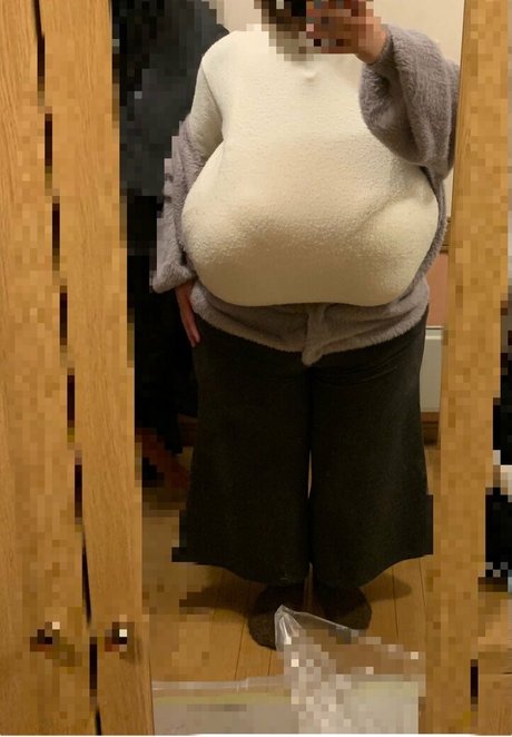Foto desnuda filtrada de OnlyFans de Miyumiyu2260