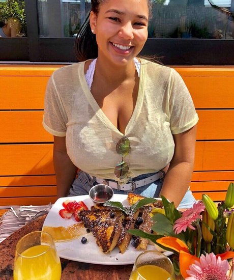Foto desnuda filtrada de OnlyFans de Katelyn Folasade