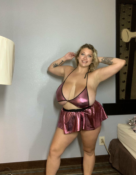 Foto desnuda filtrada de OnlyFans de Cambriacurves