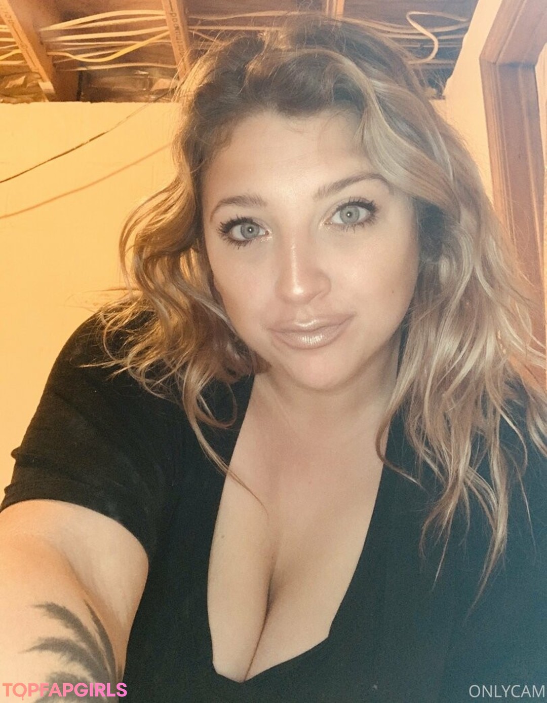 Foto desnuda filtrada de OnlyFans de Cambriacurves #296 Foto desnuda filtrada de OnlyFans de Cambriacurves #296