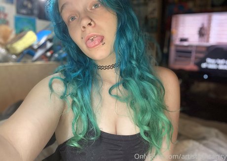 Foto desnuda filtrada de OnlyFans de Lustycyborg