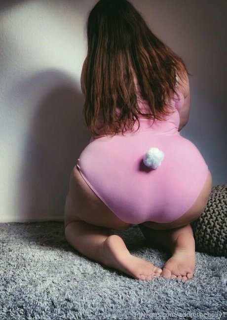 Foto desnuda filtrada de OnlyFans de Adorethebelly1