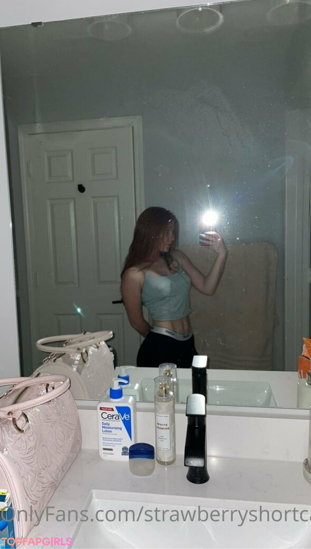 Foto desnuda filtrada de OnlyFans de Strawberryshortcakes420 #39 Foto desnuda filtrada de OnlyFans de Strawberryshortcakes420 #39