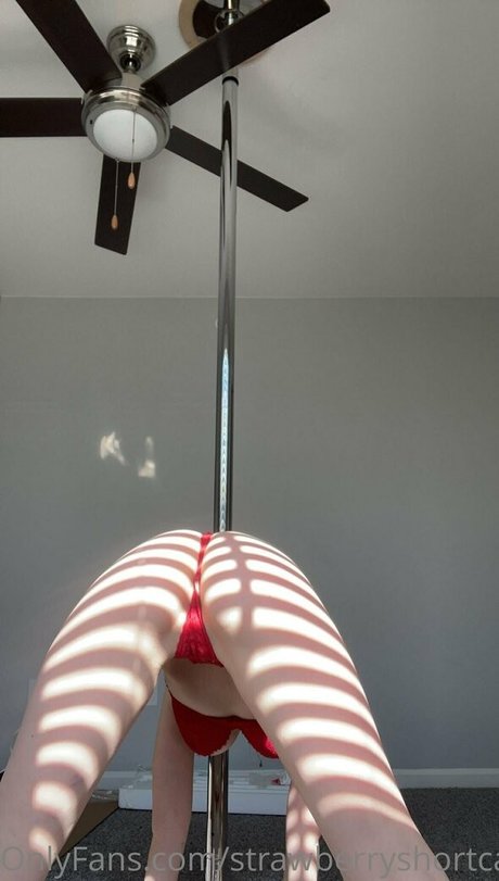 Foto desnuda filtrada de OnlyFans de Strawberryshortcakes420