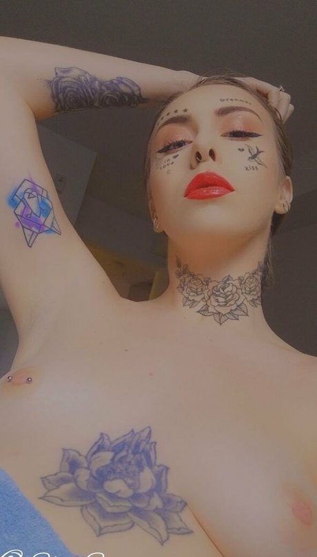 Foto desnuda filtrada de OnlyFans de Skyeserenity