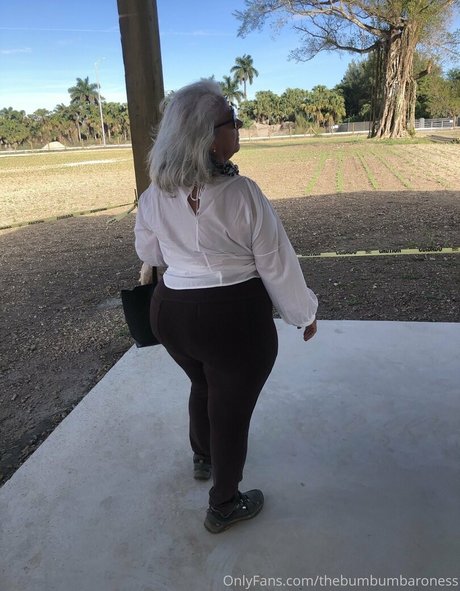 Foto desnuda filtrada de OnlyFans de Thebumbumbaroness