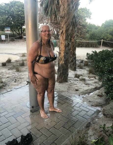 Foto desnuda filtrada de OnlyFans de Thebumbumbaroness