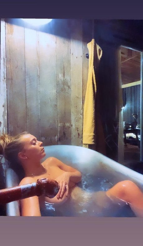 Foto desnuda filtrada de OnlyFans de Becky Hill