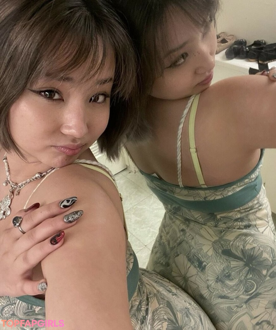 Foto desnuda filtrada de OnlyFans de Yvonnemoonie #3 Foto desnuda filtrada de OnlyFans de Yvonnemoonie #3