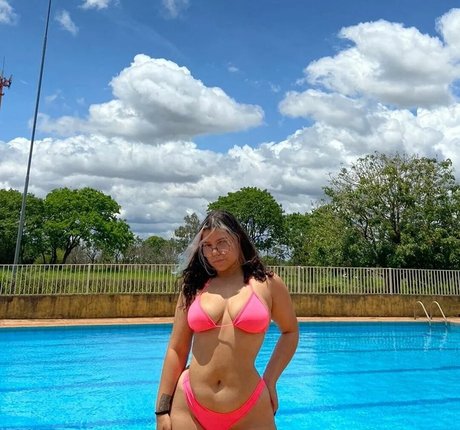 Karol Souza Milk