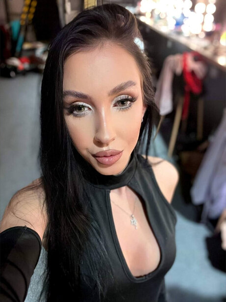 Foto desnuda filtrada de OnlyFans de Lara Sins